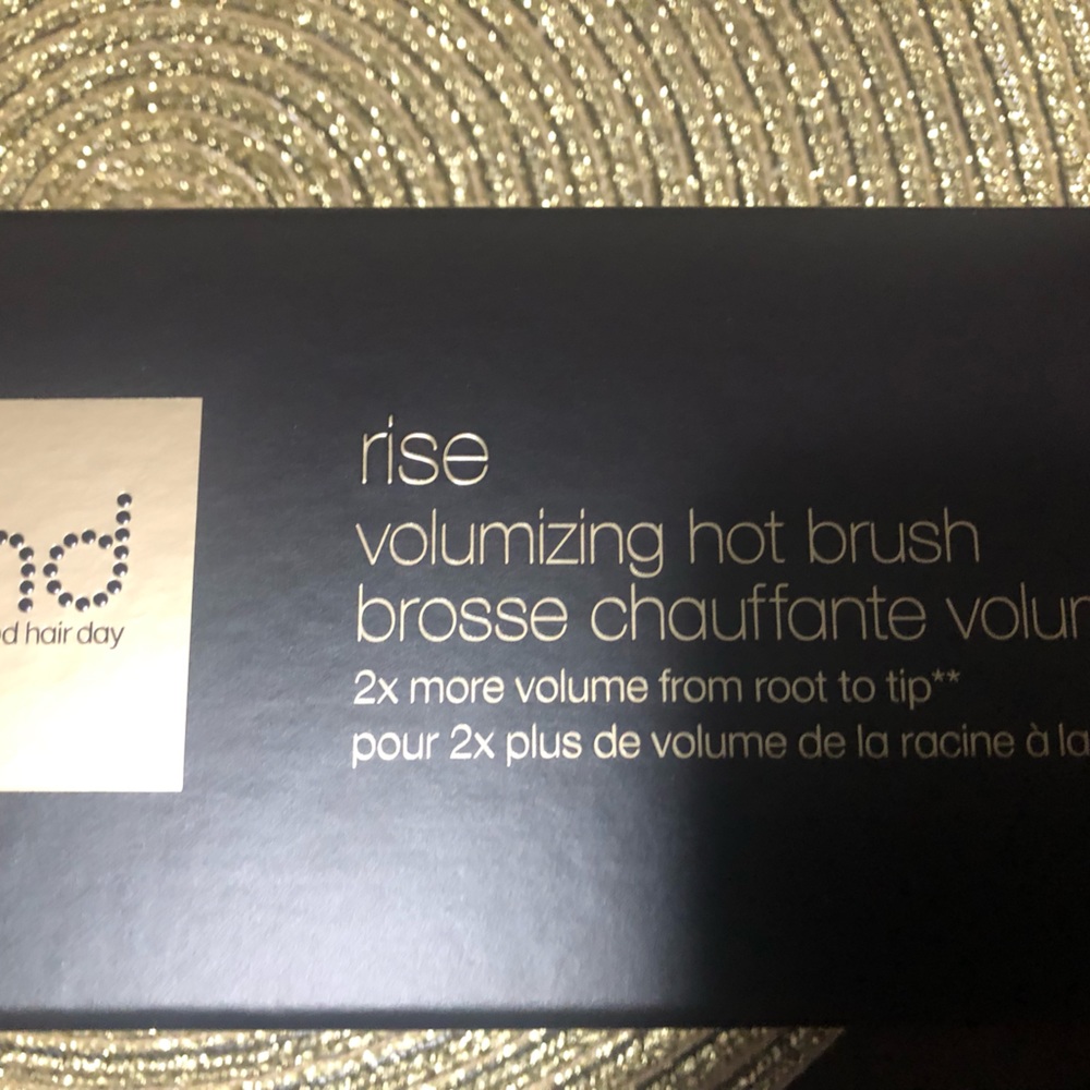 GHD Rise brush. Iconic volumizing! Create stunning blowouts with this pro tool